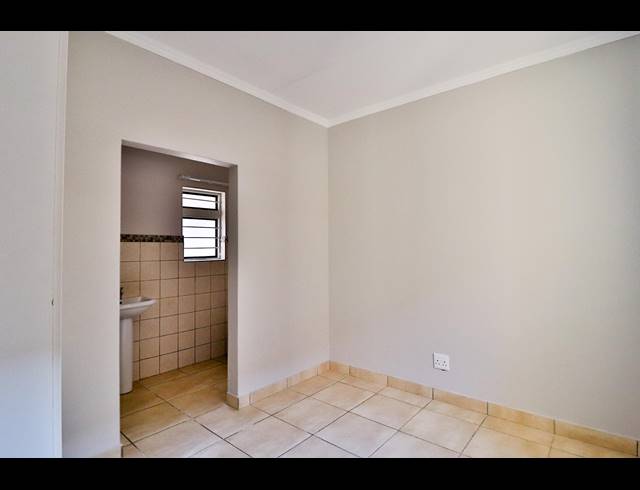 2 BEDROOM FLAT SOLD IN VILLIERIA